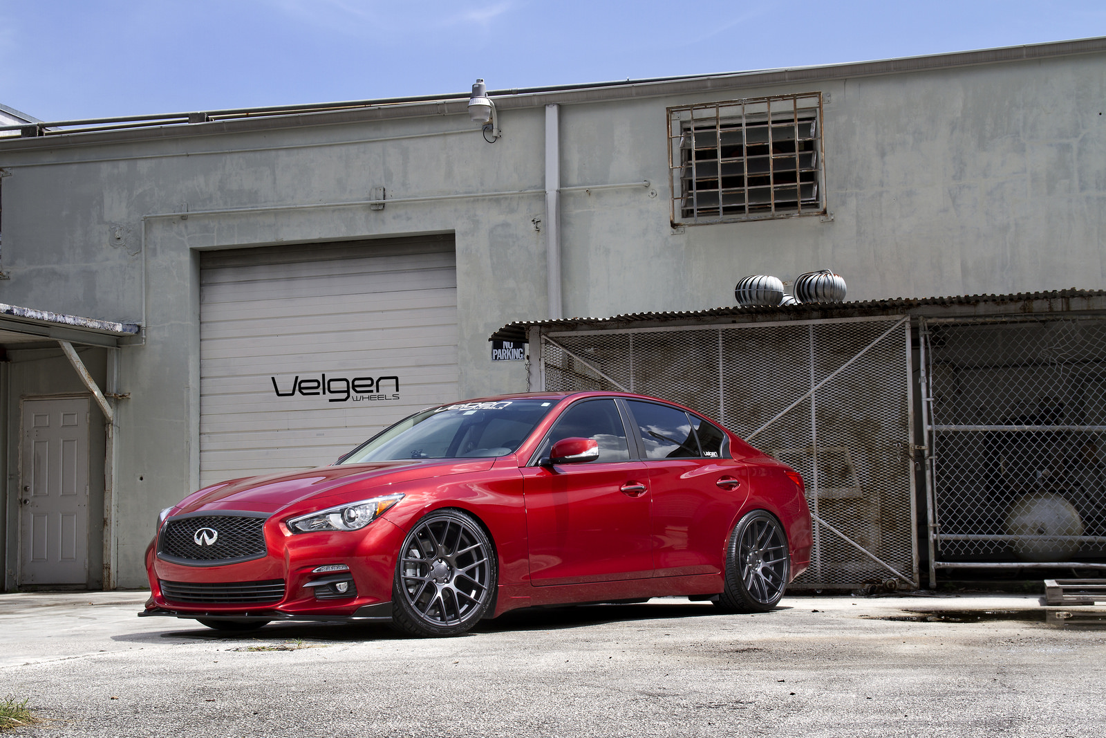 2014 Infiniti Q50 photo