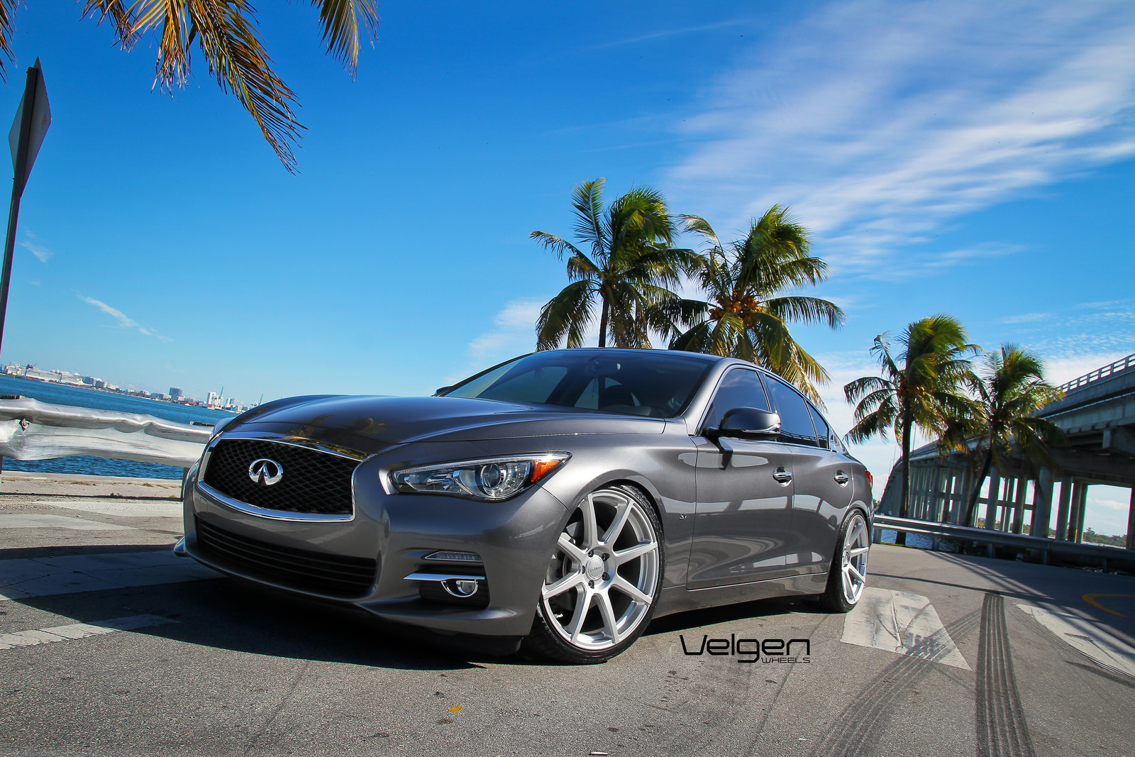 2014 Infiniti Q50 photo