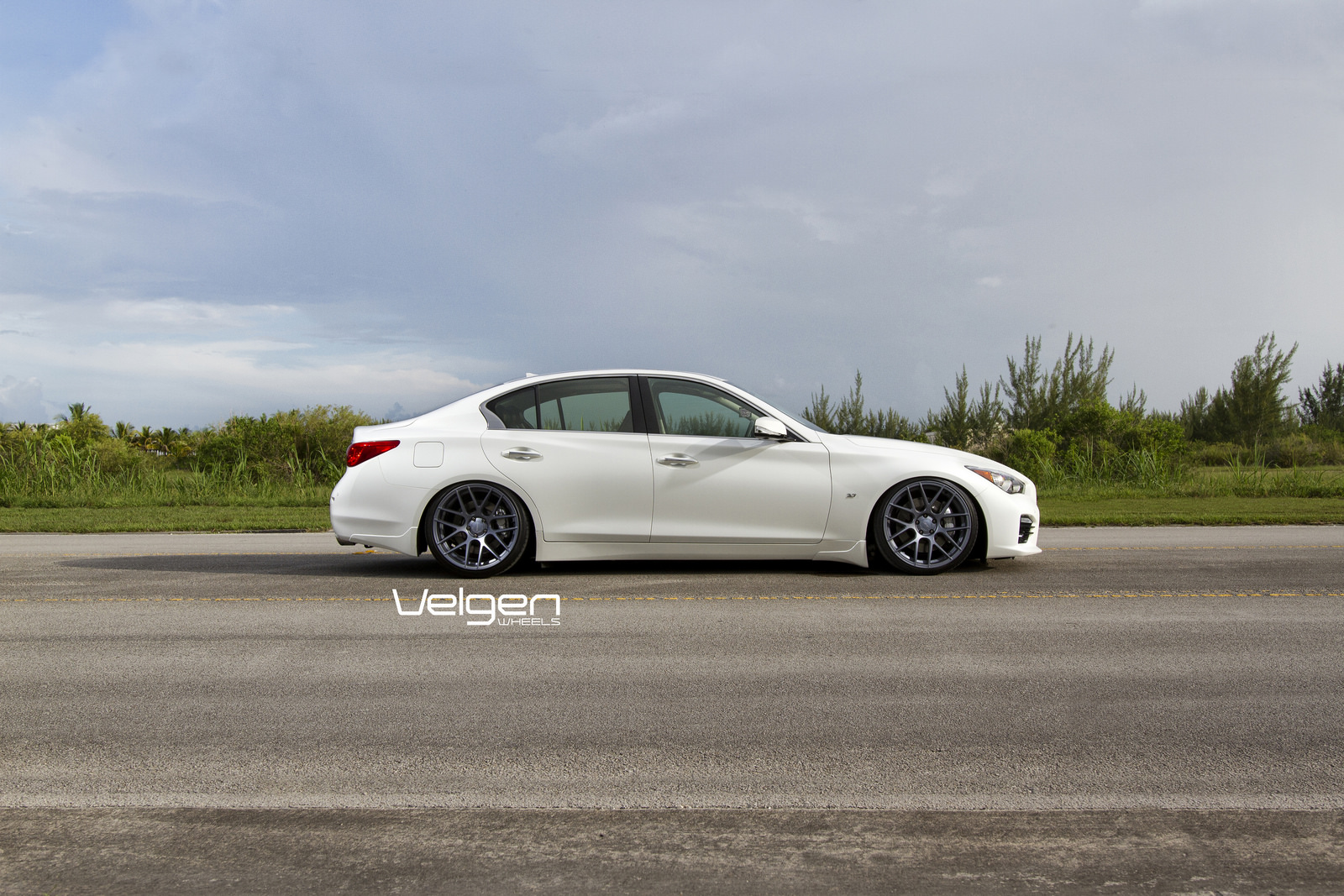 2014 Infiniti Q50 photo