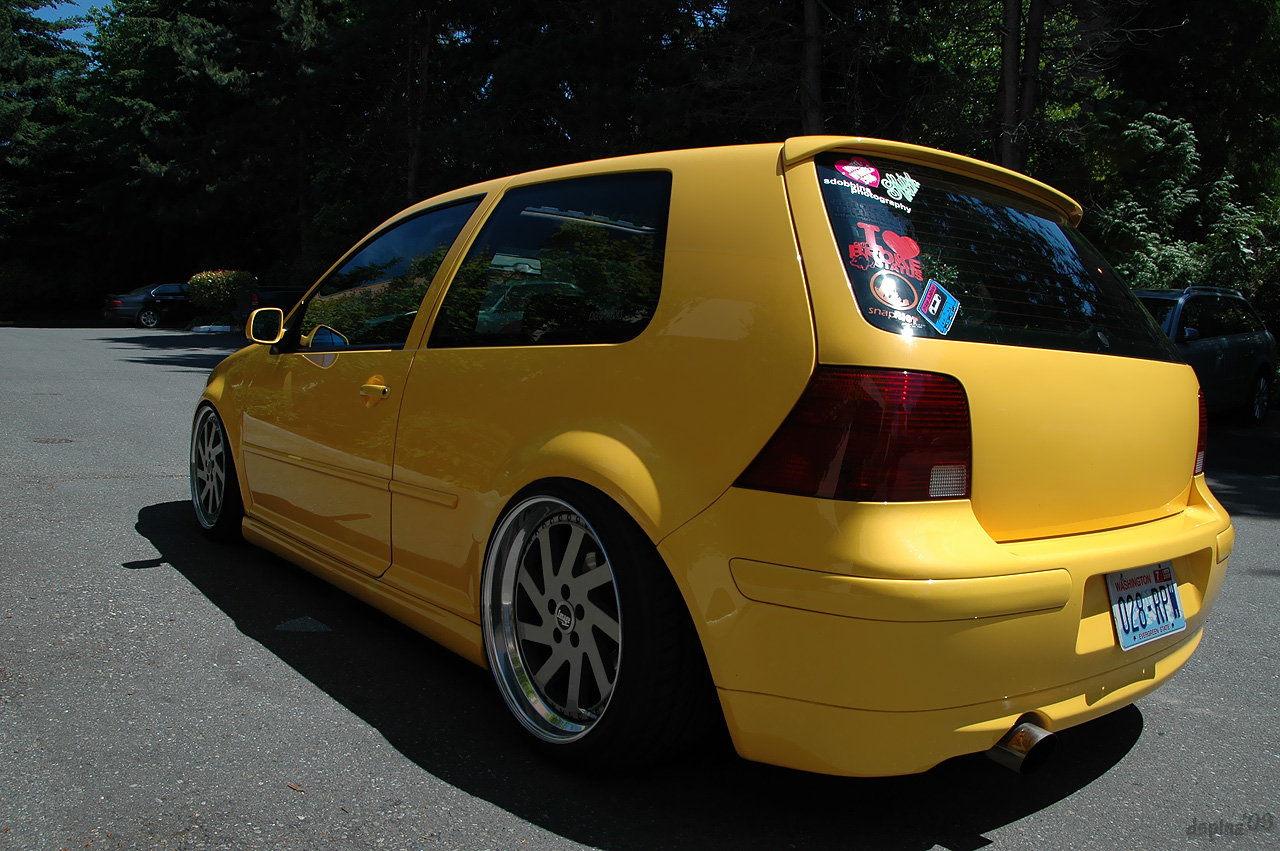 2003 Volkswagen Golf photo