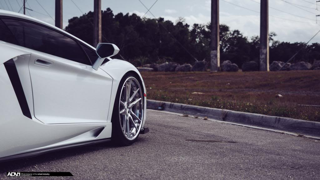 2013 Lamborghini Aventador photo
