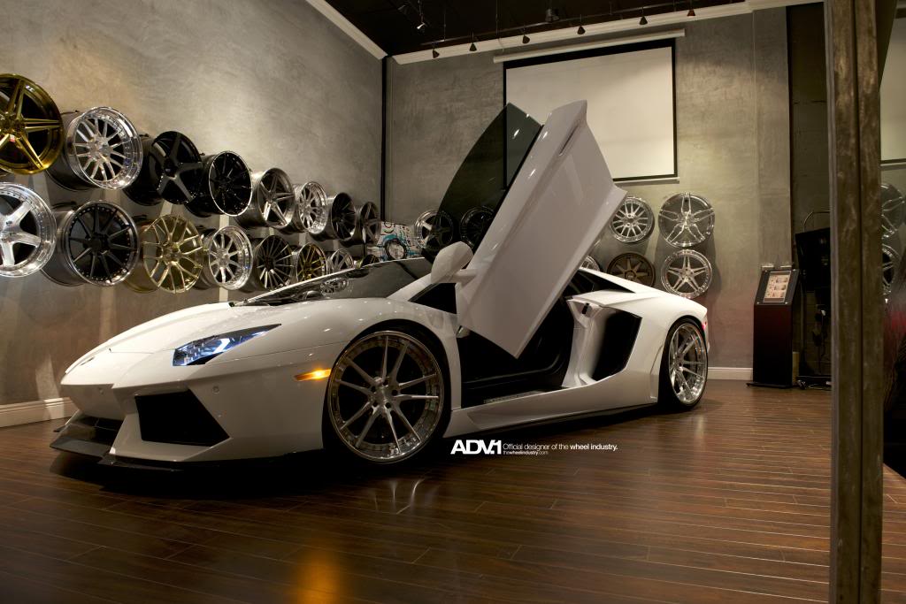 2013 Lamborghini Aventador photo