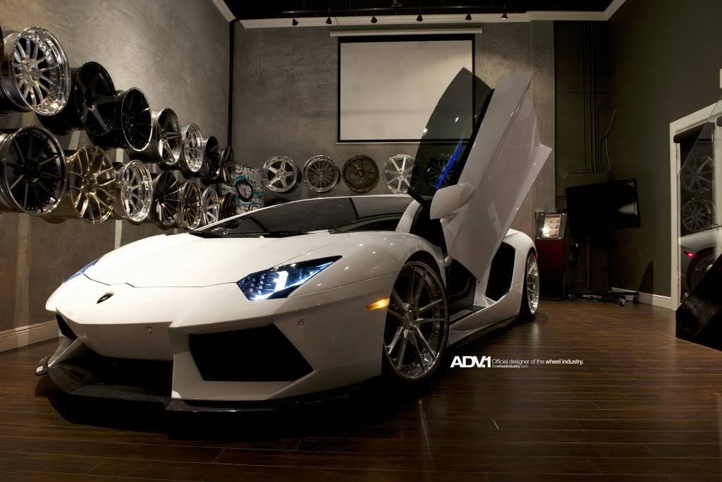 2013 Lamborghini Aventador photo