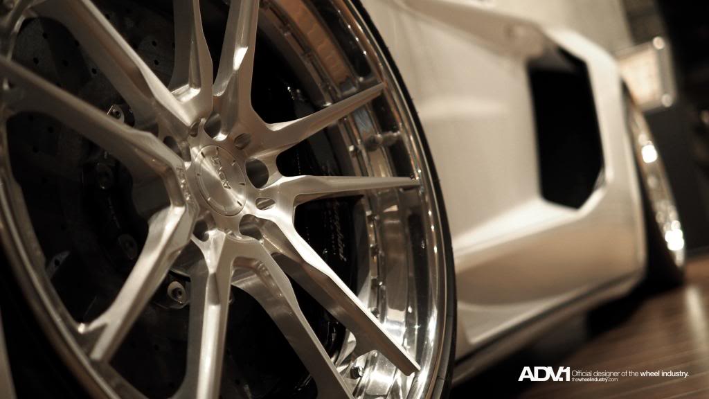 2013 Lamborghini Aventador photo