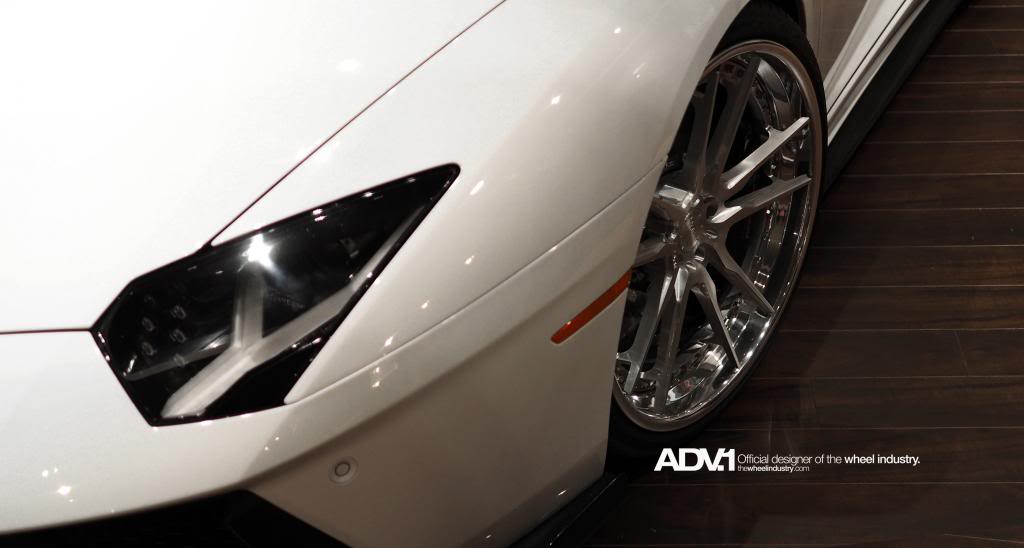 2013 Lamborghini Aventador photo