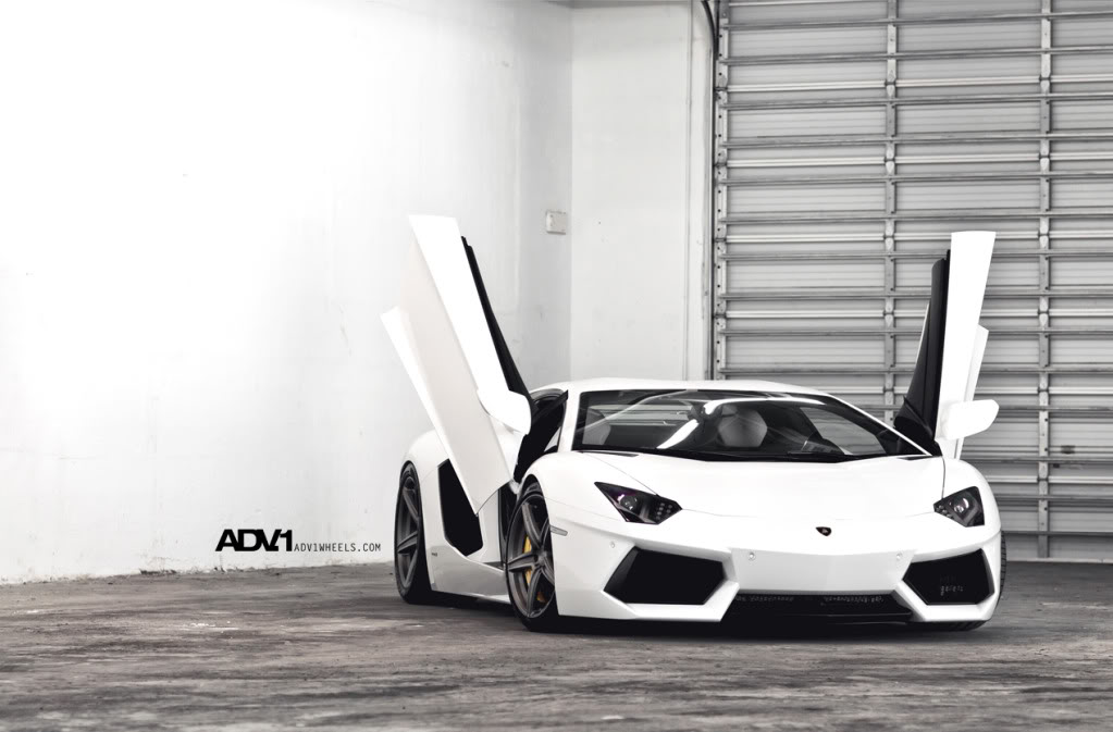 2012 Lamborghini Aventador photo