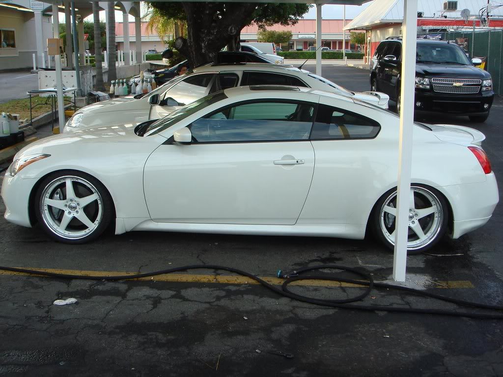 2009 Infiniti G37 photo