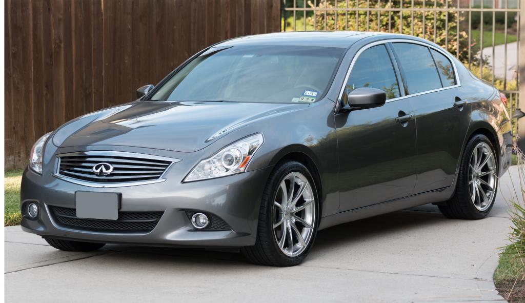 2010 Infiniti G37 photo