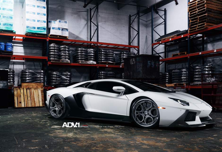 2012 Lamborghini Aventador photo