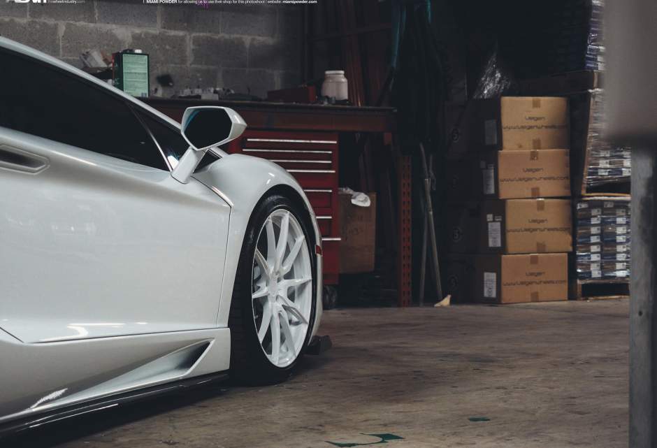 2013 Lamborghini Aventador photo