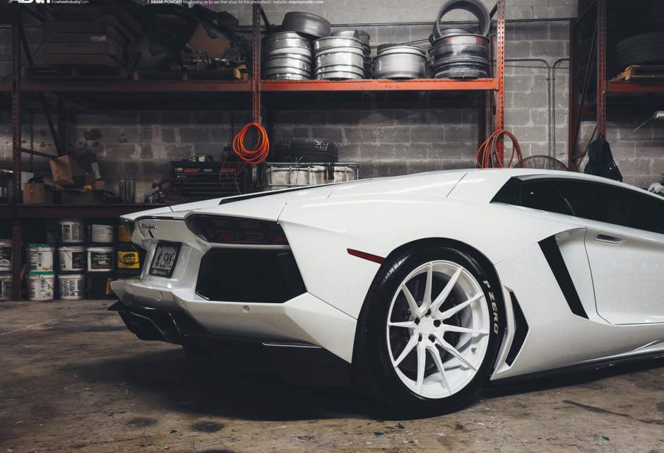 2013 Lamborghini Aventador photo