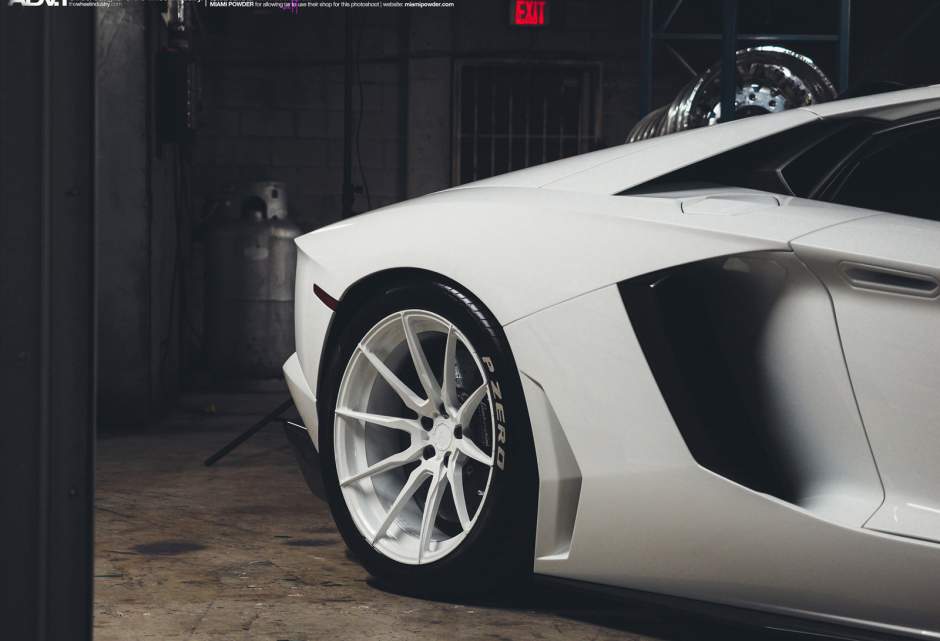 2013 Lamborghini Aventador photo