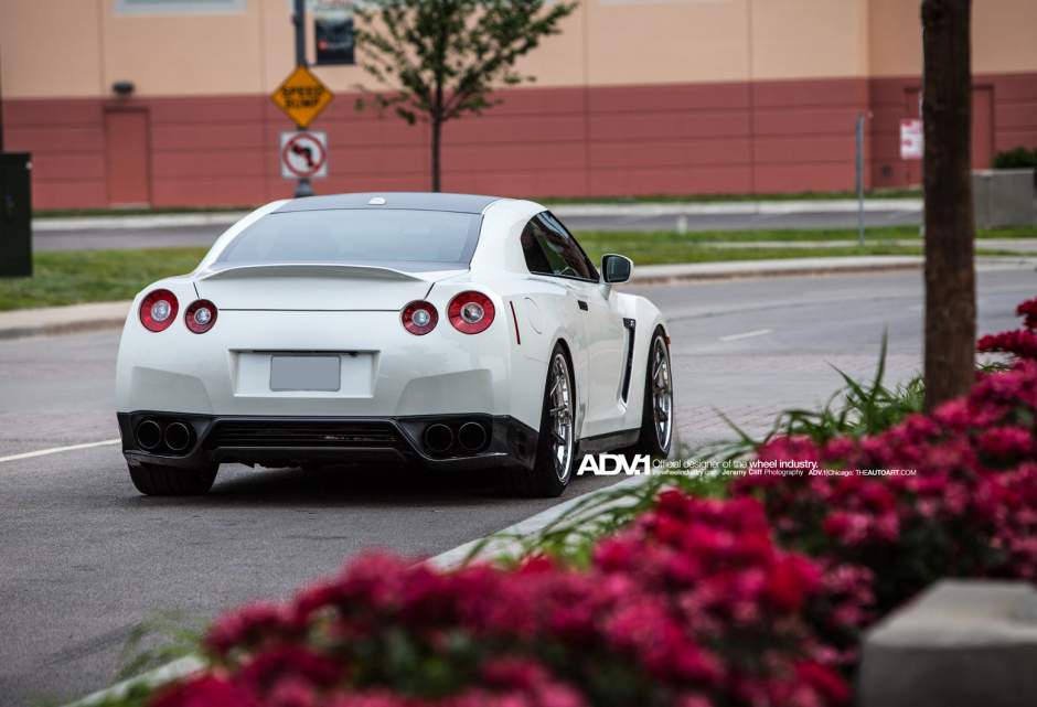 2014 Nissan GT-R photo