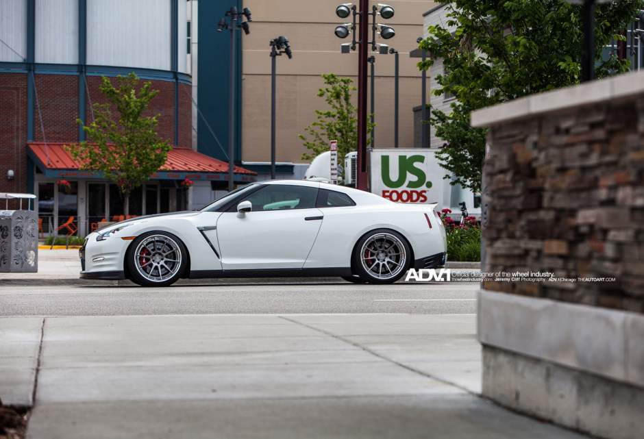 2014 Nissan GT-R photo