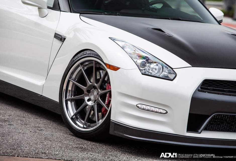 2014 Nissan GT-R photo