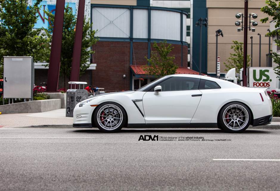 2014 Nissan GT-R photo