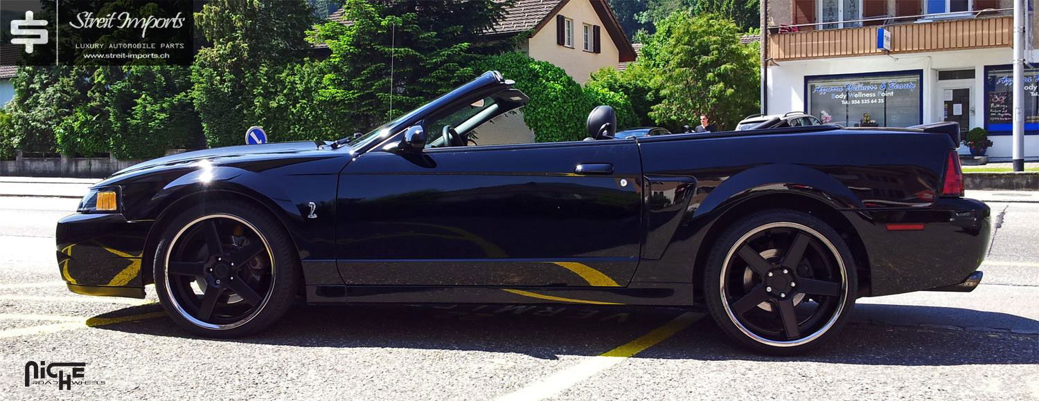 2002 Ford Mustang photo