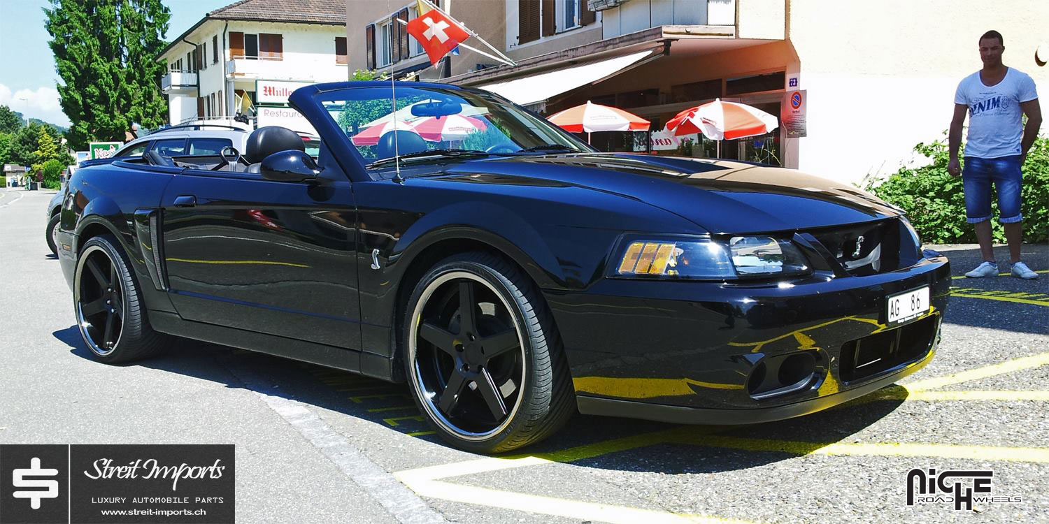 2002 Ford Mustang photo