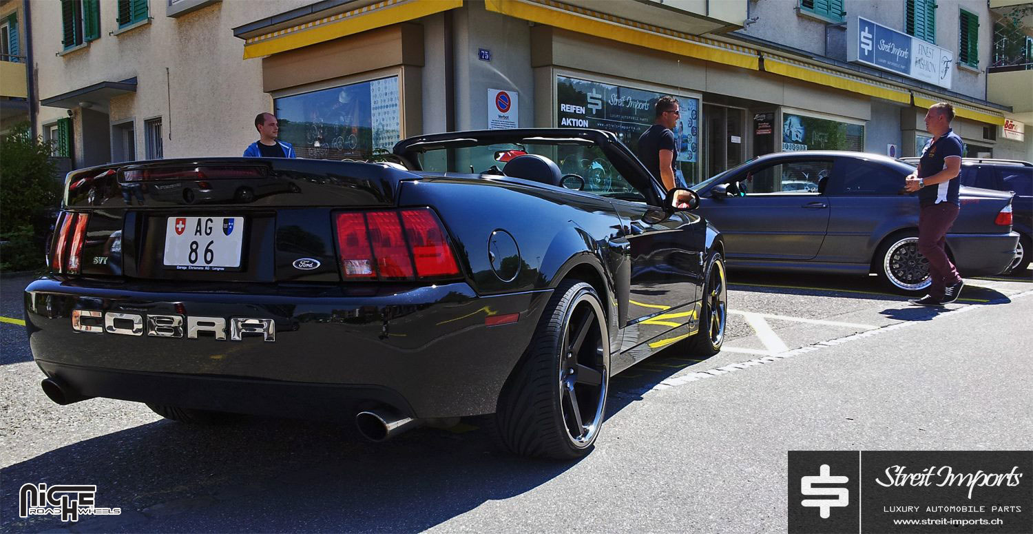 2002 Ford Mustang photo