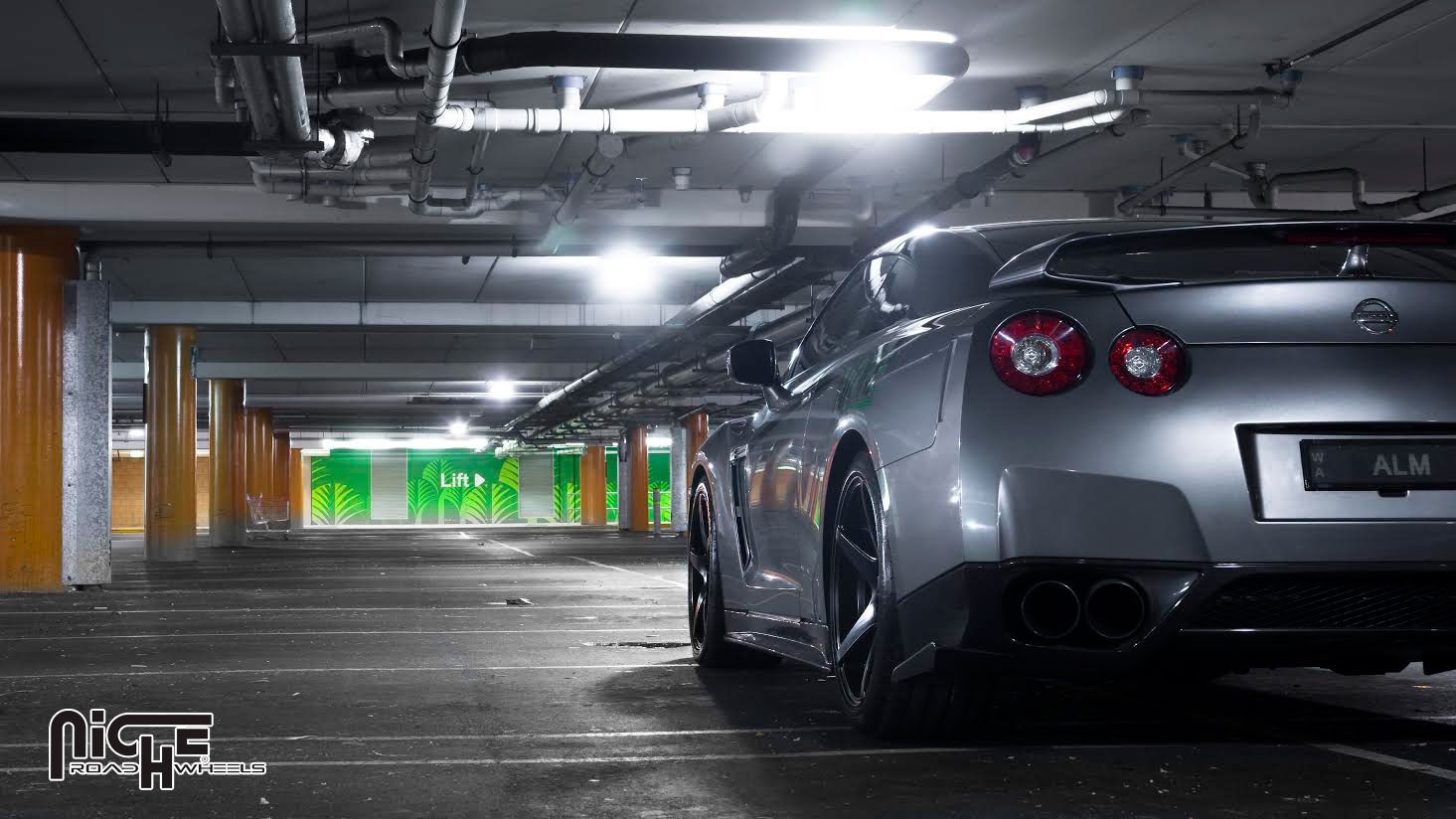 2014 Nissan GT-R photo