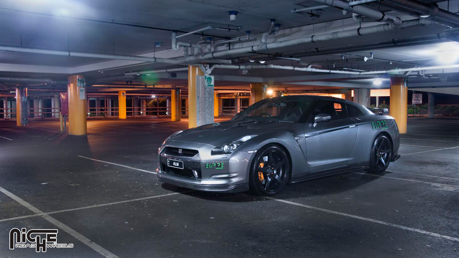 2014 Nissan GT-R photo