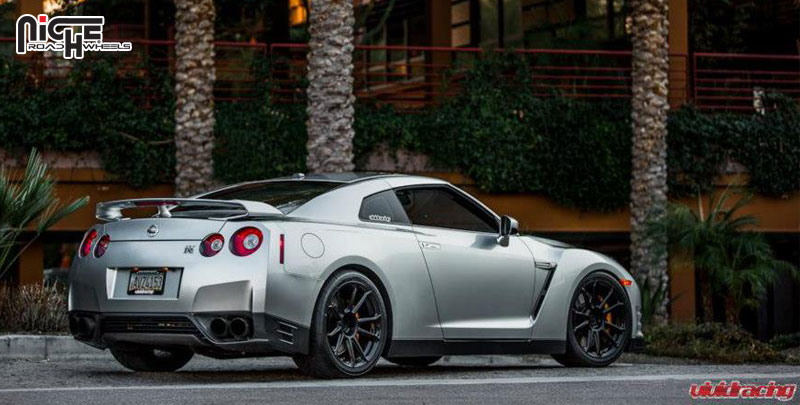 2014 Nissan GT-R photo