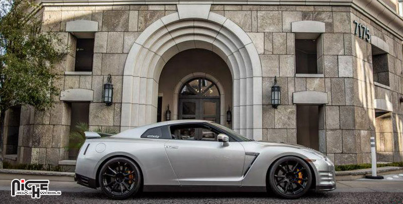2014 Nissan GT-R photo