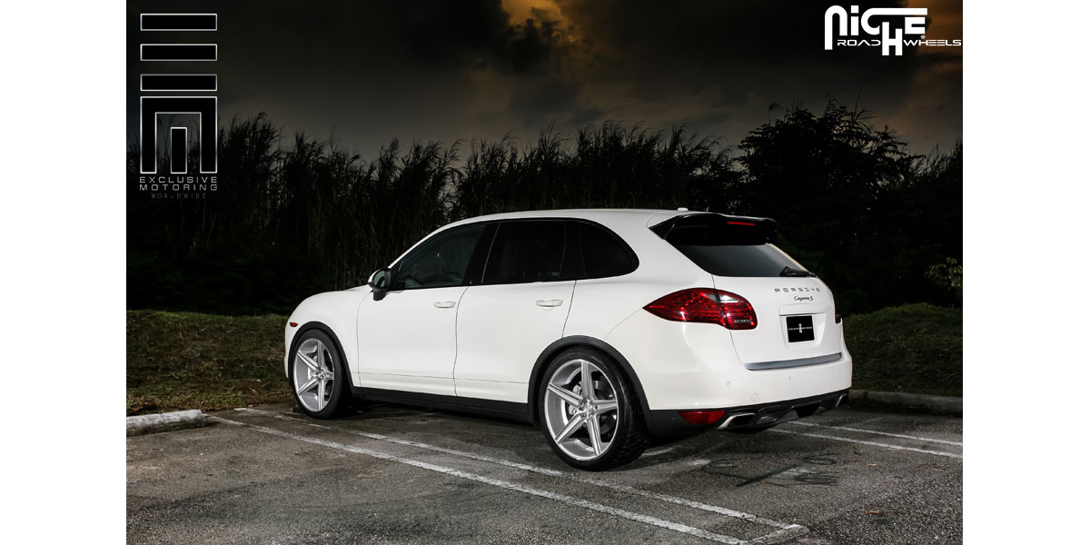 2013 Porsche Cayenne photo