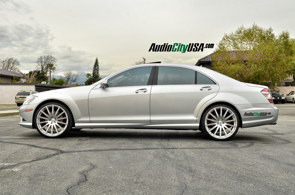 2009 Mercedes-Benz S-Class photo