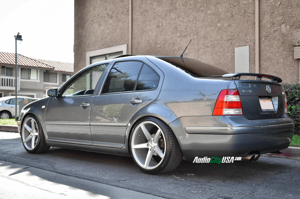 2004 Volkswagen Jetta photo