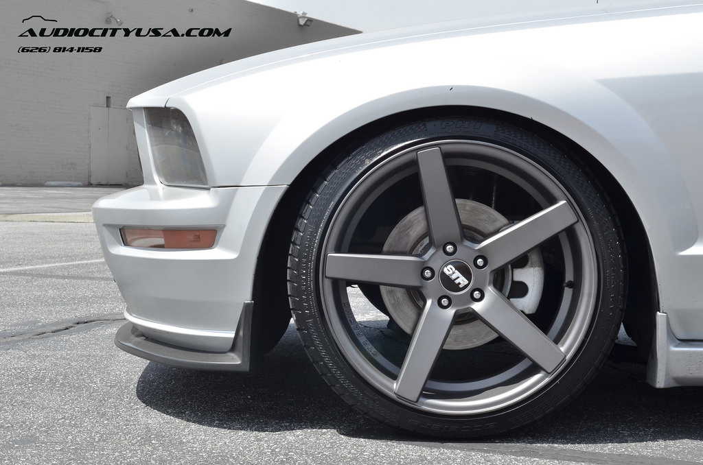 2005 Ford Mustang photo