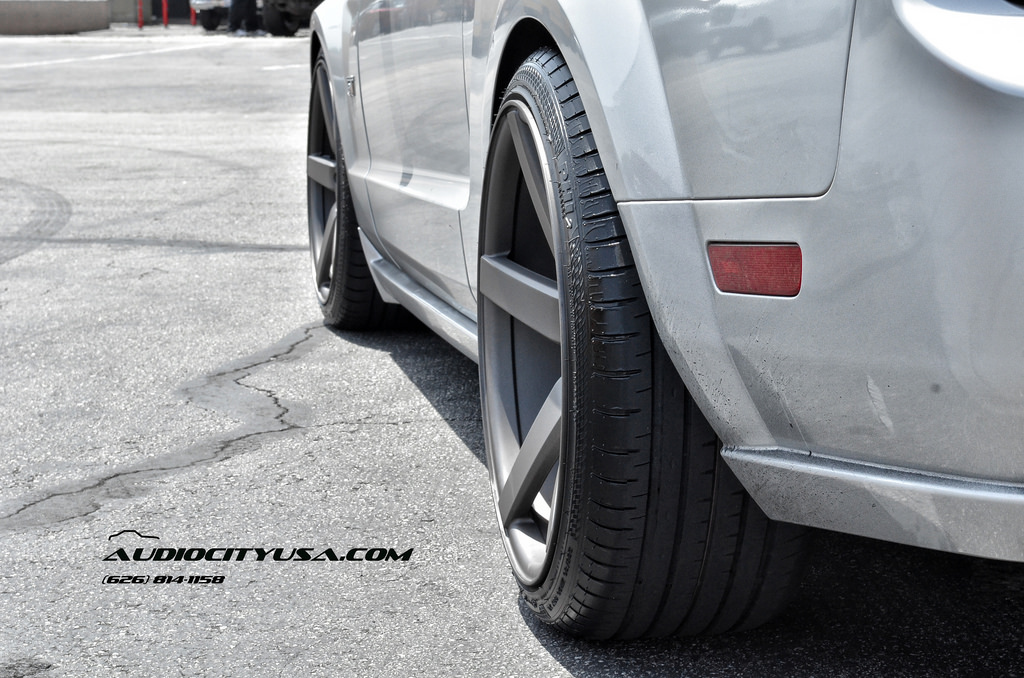 2005 Ford Mustang photo