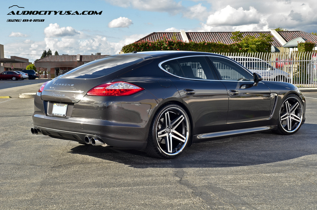 2010 Porsche Panamera photo