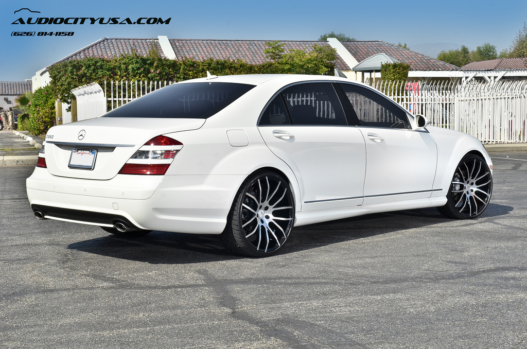 2009 Mercedes-Benz S-Class photo