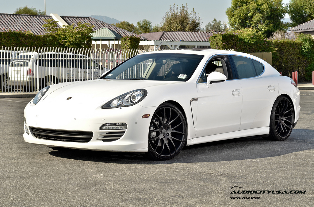 2010 Porsche Panamera photo