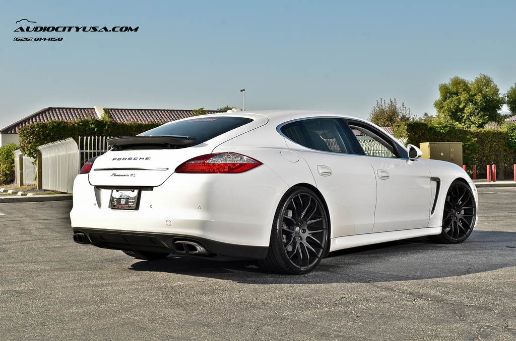 2010 Porsche Panamera photo
