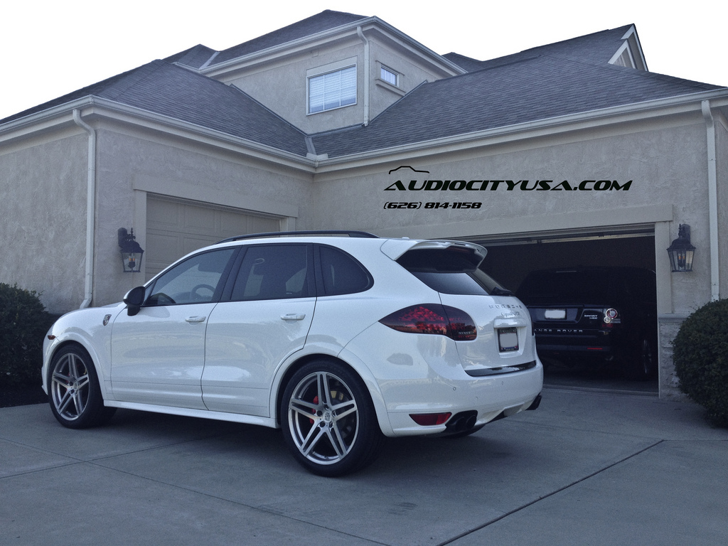 2013 Porsche Cayenne photo