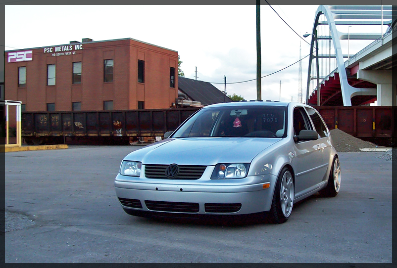 2003 Volkswagen Golf photo