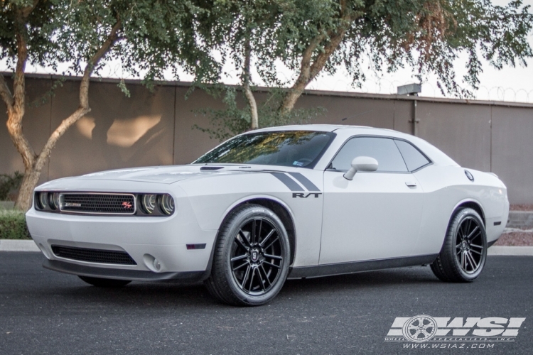 2013 Dodge Challenger photo
