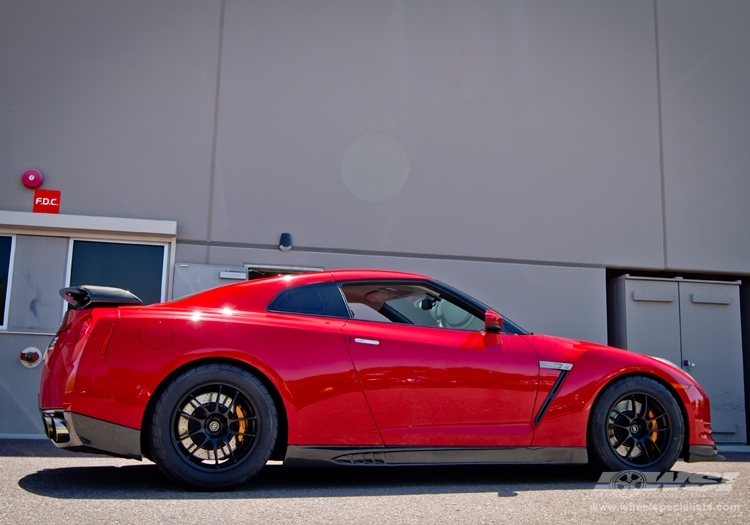 2012 Nissan GT-R photo