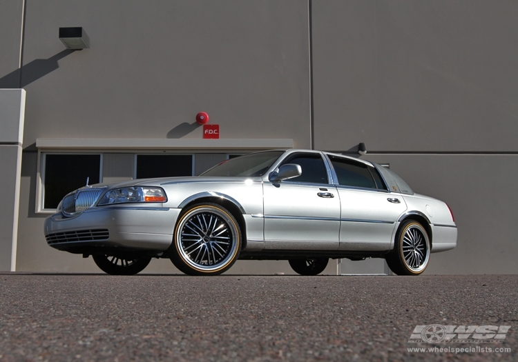 2009 Lincoln Town Car photo