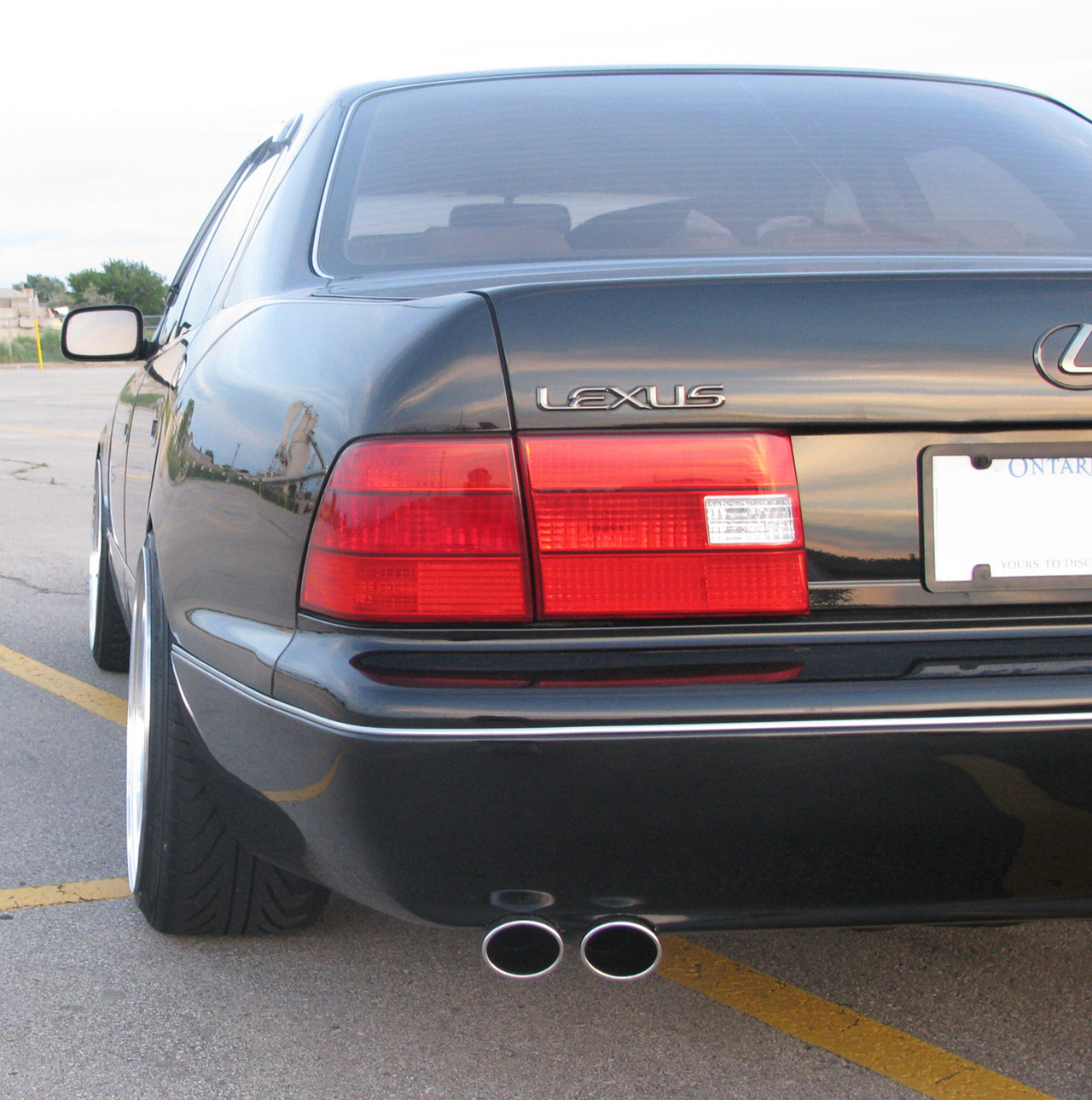 2000 Lexus LS 400 photo