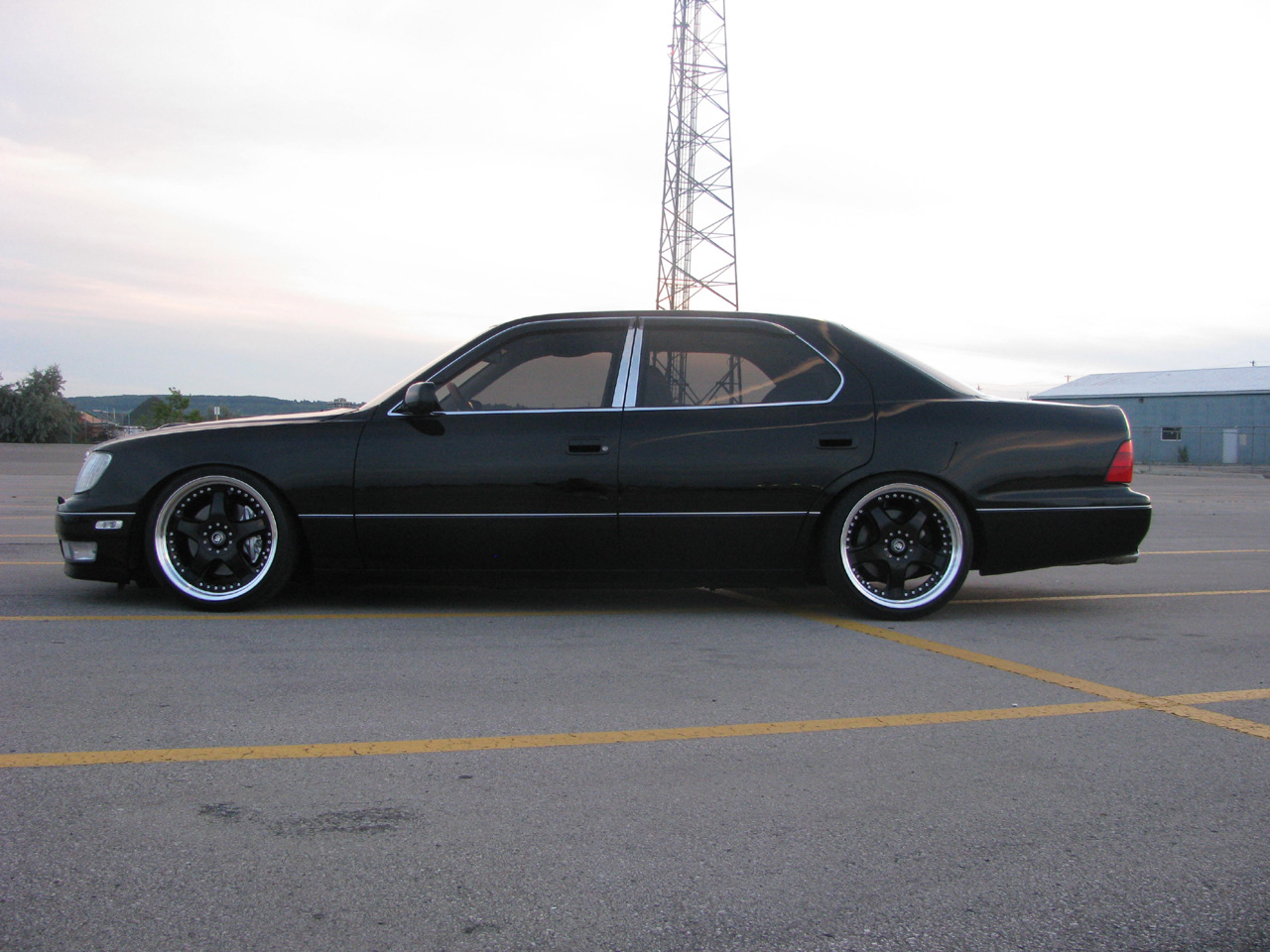 2000 Lexus LS 400 photo