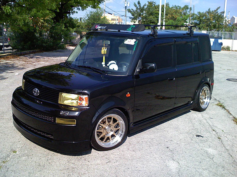 2004 Scion xB photo