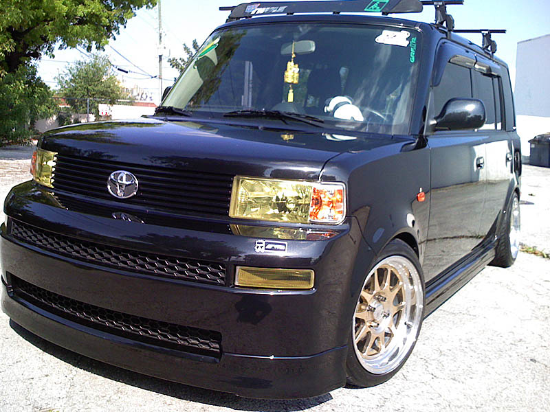 2004 Scion xB photo