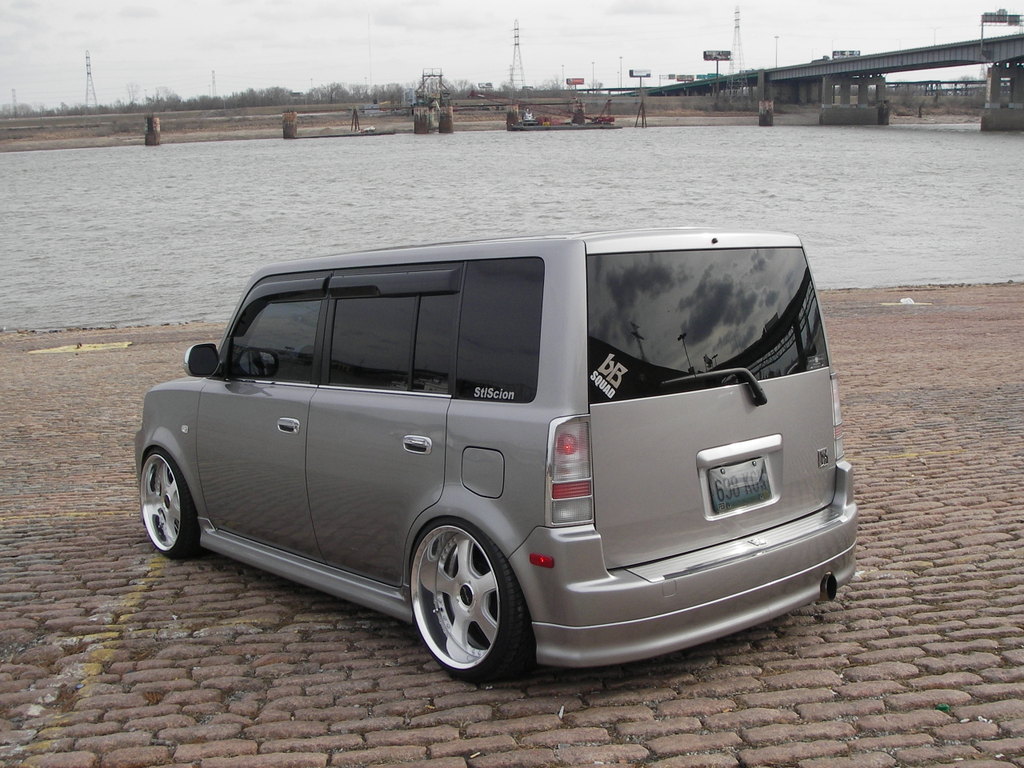 2005 Scion xB photo