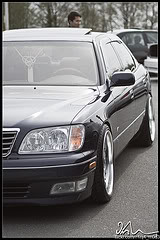 1999 Lexus LS 400 photo