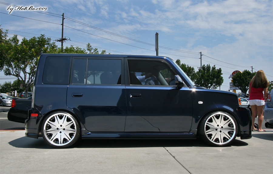 2004 Scion xB photo