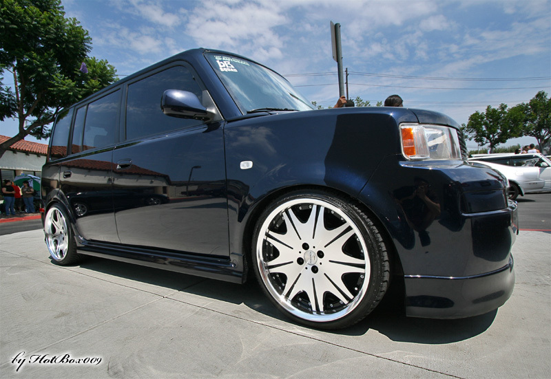 2004 Scion xB photo