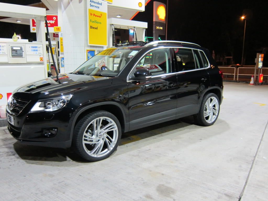 2010 Volkswagen Tiguan photo